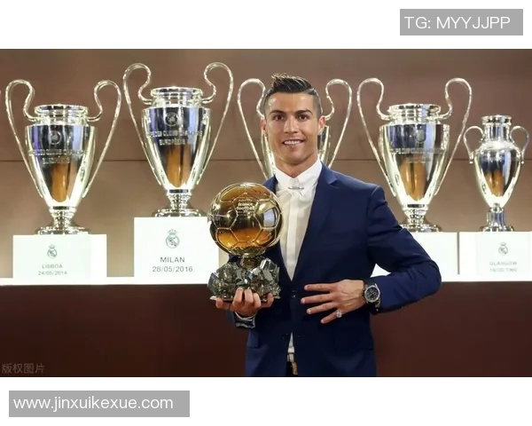 镜头捕捉:金球奖赛场小动作引发热议 镜头捕捉:金球奖赛场小动作引发热议