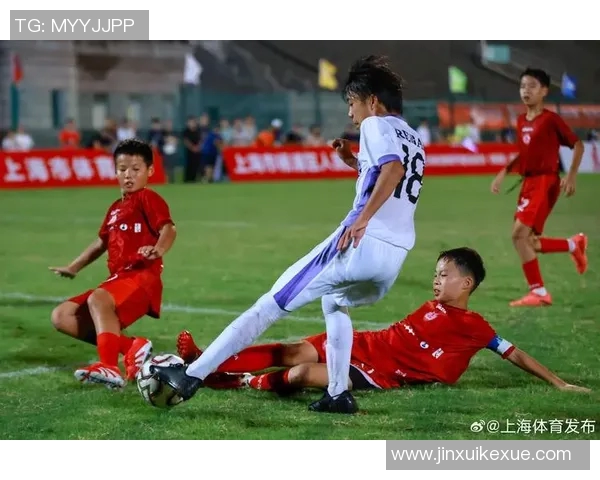 青少年足球联赛决赛落幕，冠军队伍走红全网